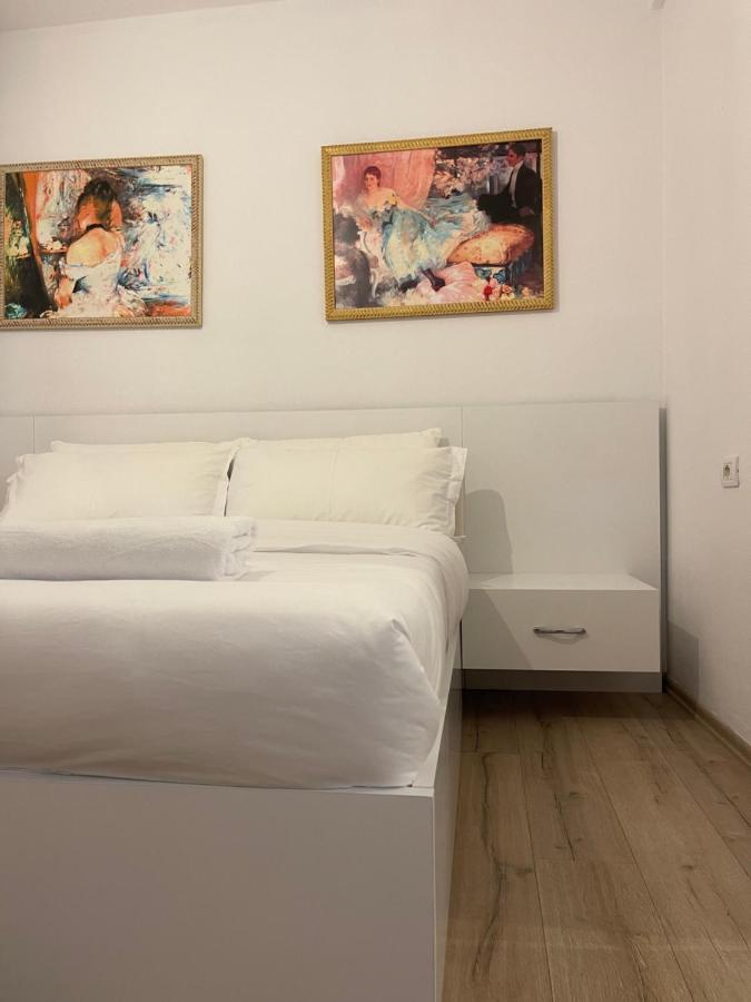 Apartment In The New Bazaar Of Tirana - Hana Blu Eksteriør billede