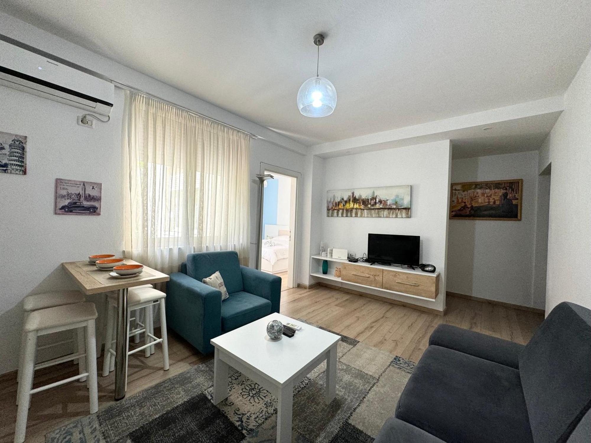 Apartment In The New Bazaar Of Tirana - Hana Blu Eksteriør billede